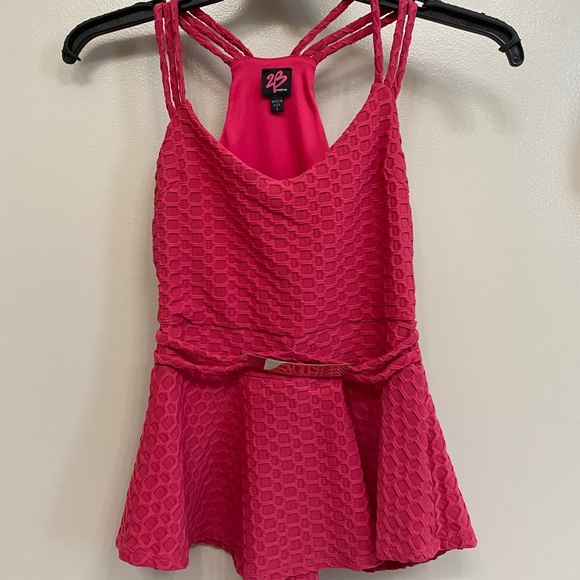 Very stylish and comfortable Bebe top - Picture 2 of 6